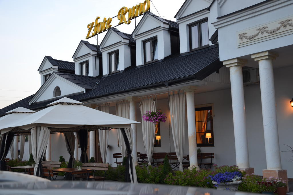 Hotel&Restauracja Zlote Runo Góra Kalwaria エクステリア 写真