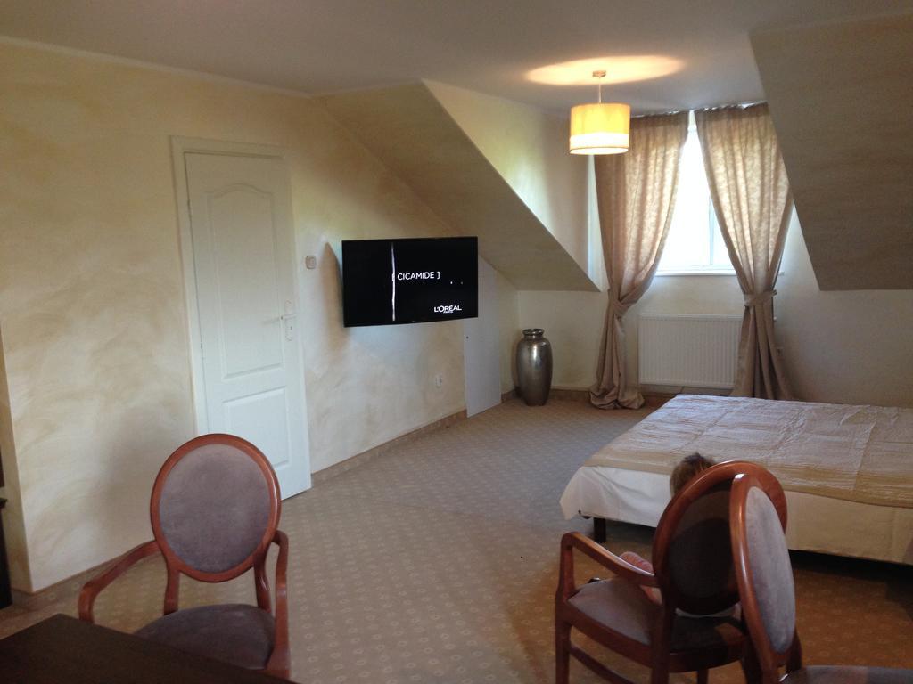 Hotel&Restauracja Zlote Runo Góra Kalwaria エクステリア 写真