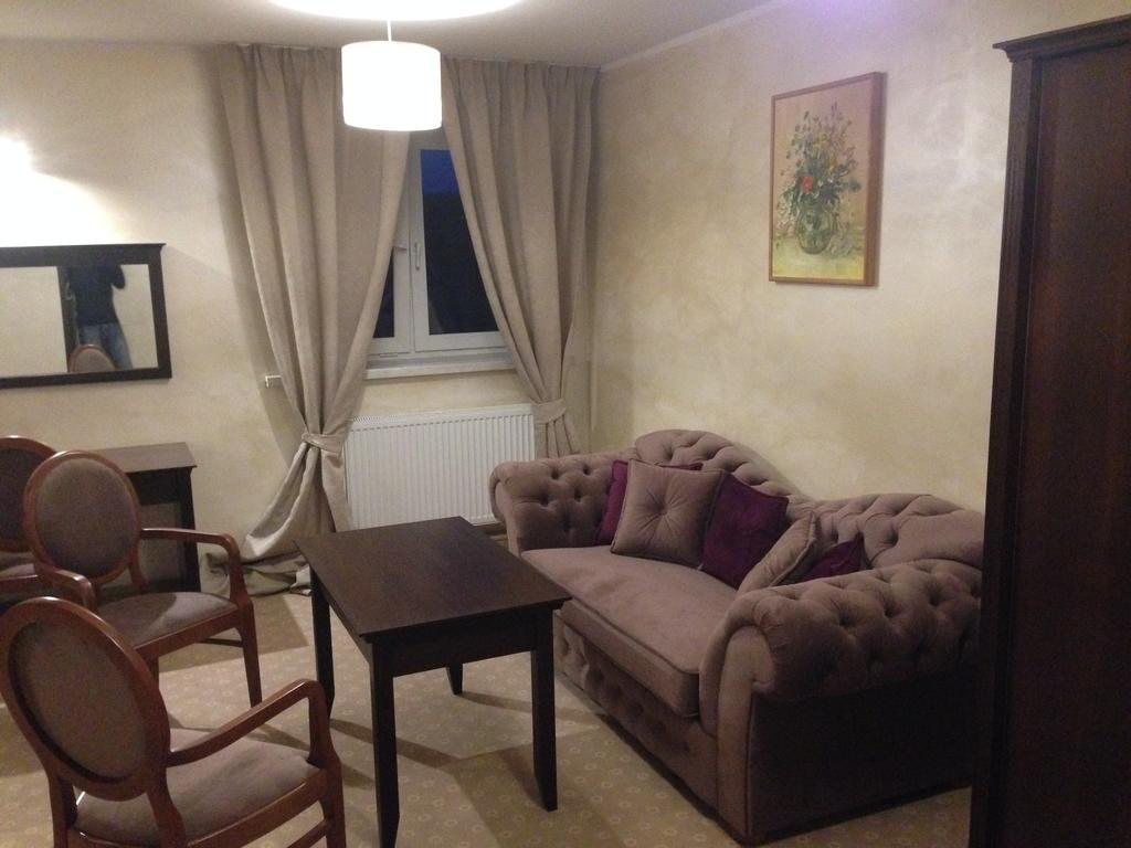 Hotel&Restauracja Zlote Runo Góra Kalwaria エクステリア 写真