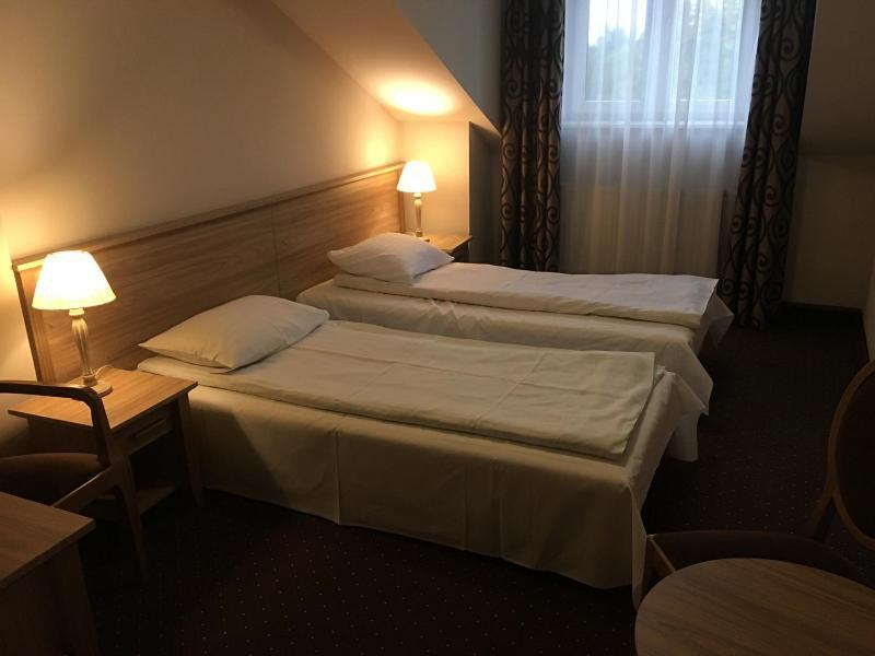 Hotel&Restauracja Zlote Runo Góra Kalwaria エクステリア 写真